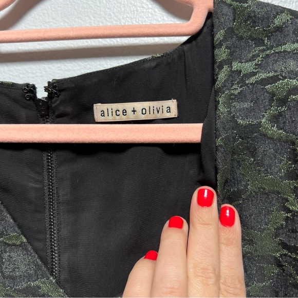 Alice + Olivia Green Jacquard V-Neck Dress - Picture 6 of 8